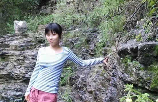 这是我矫治前的“丑照”,照片都不太清晰。