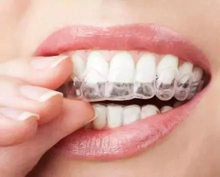 修复牙齿的缺失、完善口腔健康