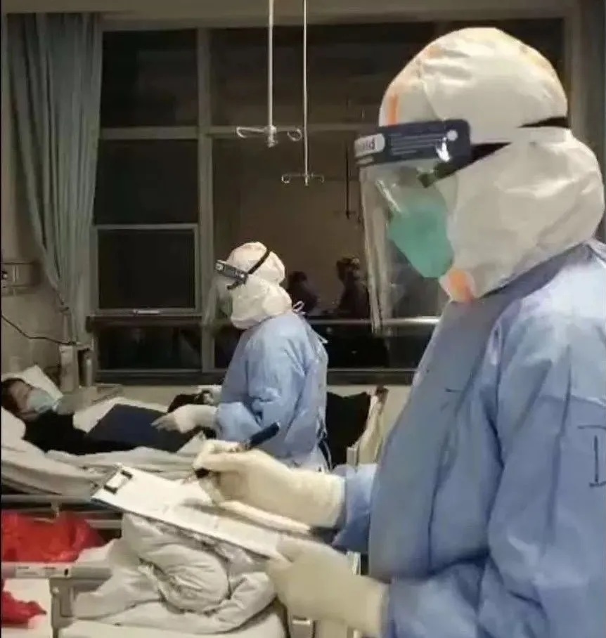在一线工作中的北医人