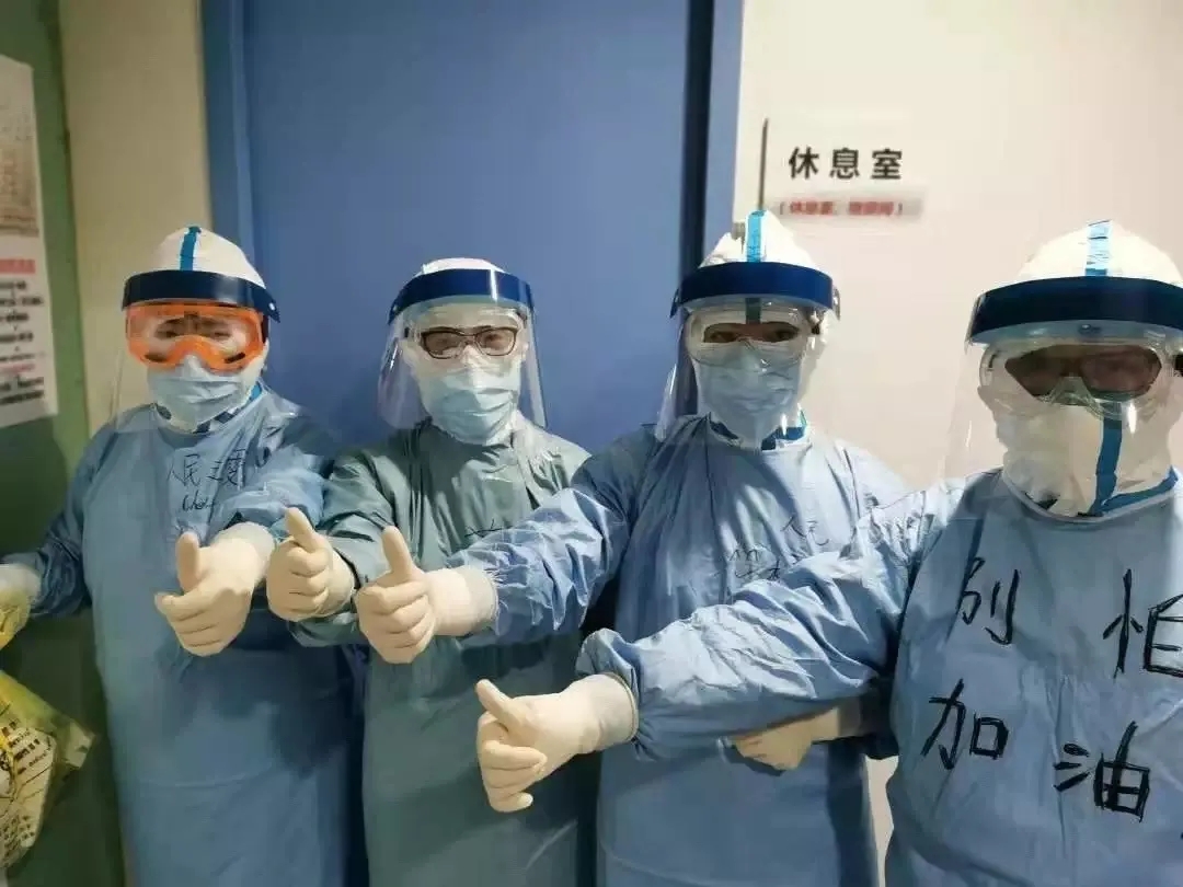 在一线工作中的北医人