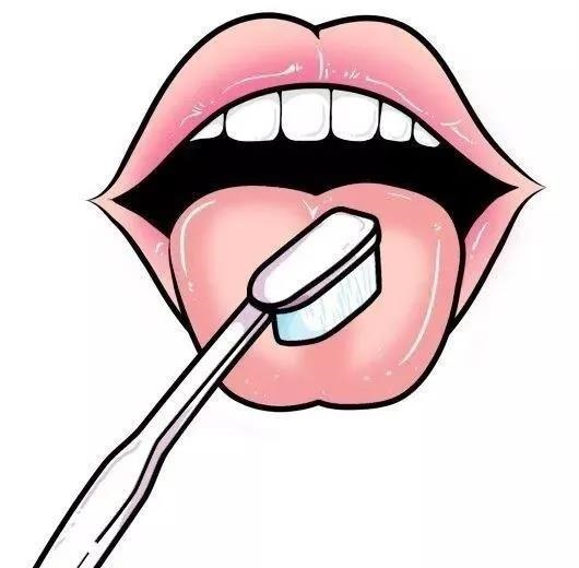 在刷牙的同时也别忘了轻轻刷刷舌头舌根部的表面。
