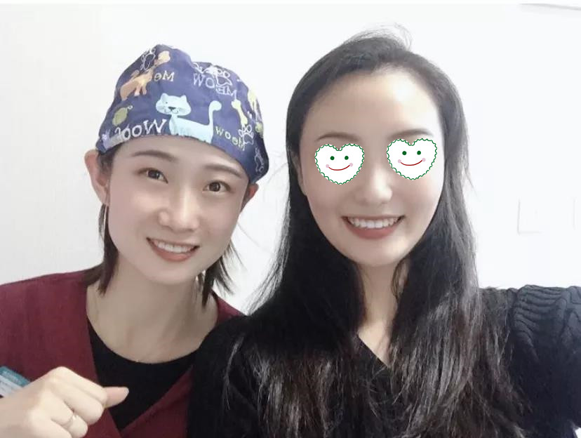 附上一张与冯医生美美的合影